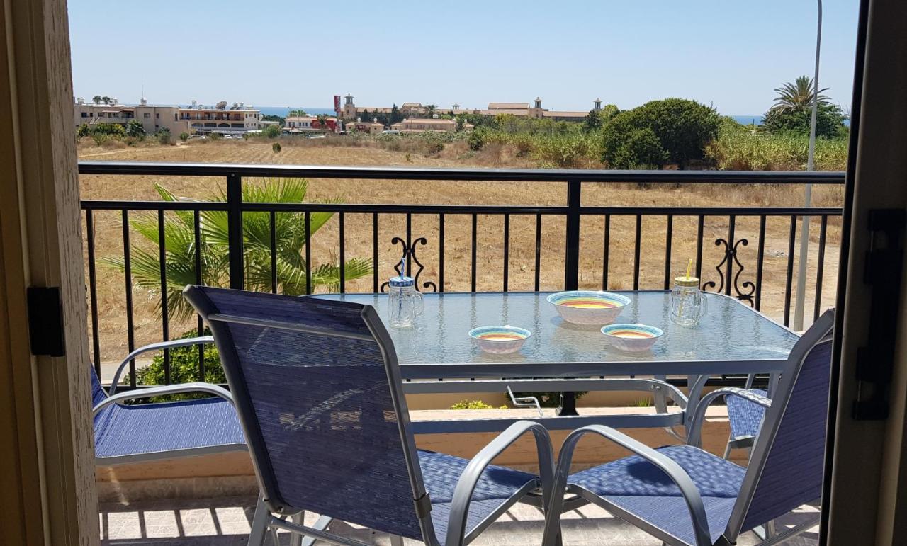 Sunny View - A Stunning Apartment With Private Rooftop Paphos Luaran gambar