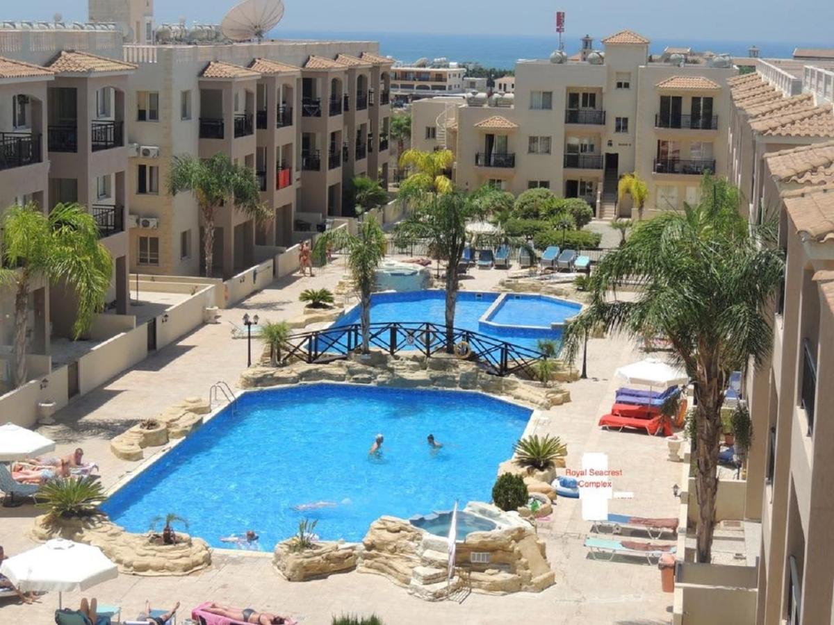 Sunny View - A Stunning Apartment With Private Rooftop Paphos Luaran gambar