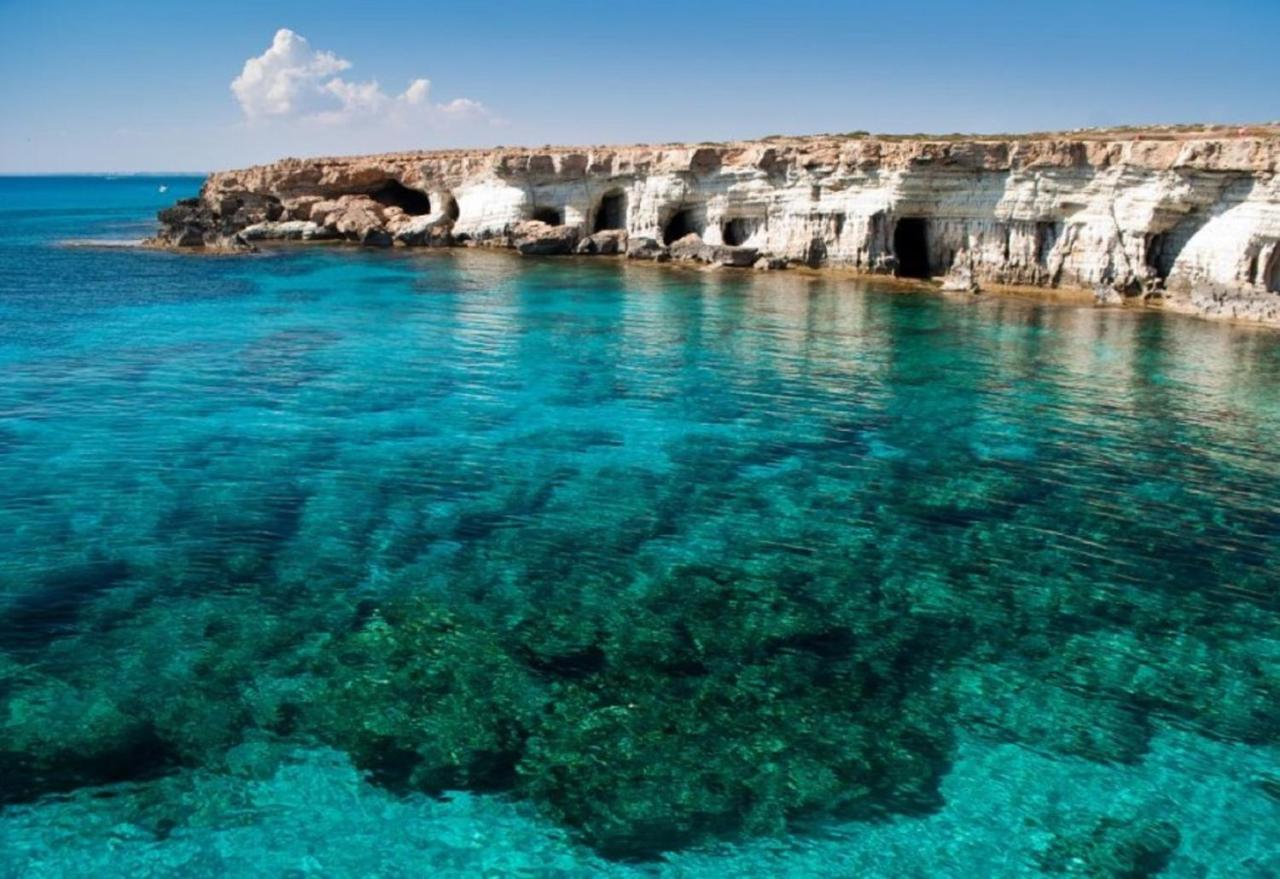 Sunny View - A Stunning Apartment With Private Rooftop Paphos Luaran gambar
