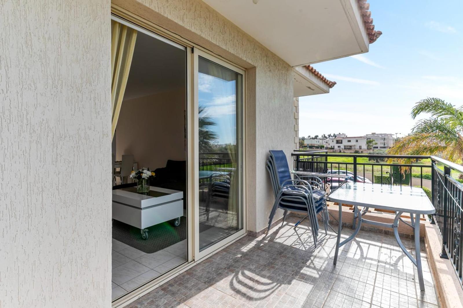 Sunny View - A Stunning Apartment With Private Rooftop Paphos Luaran gambar
