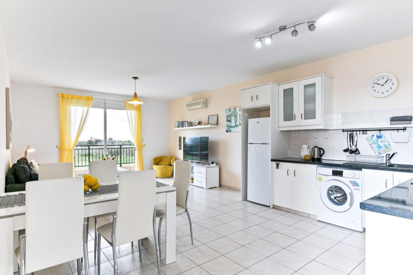 Sunny View - A Stunning Apartment With Private Rooftop Paphos Luaran gambar