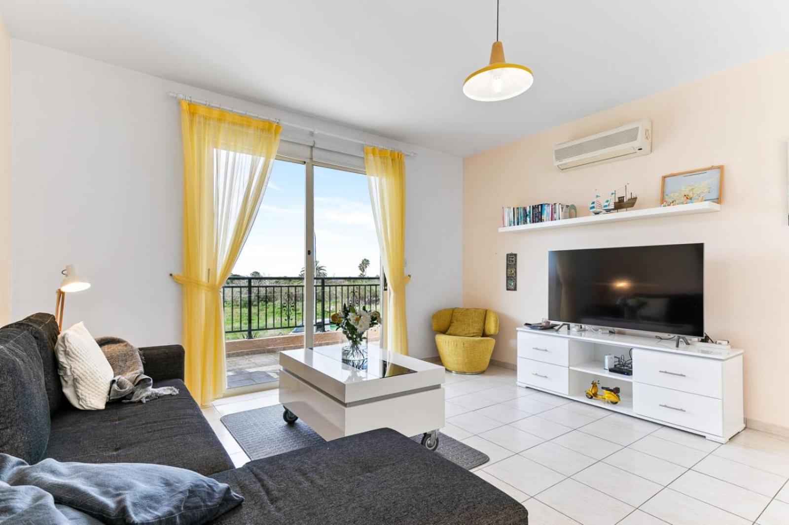 Sunny View - A Stunning Apartment With Private Rooftop Paphos Luaran gambar
