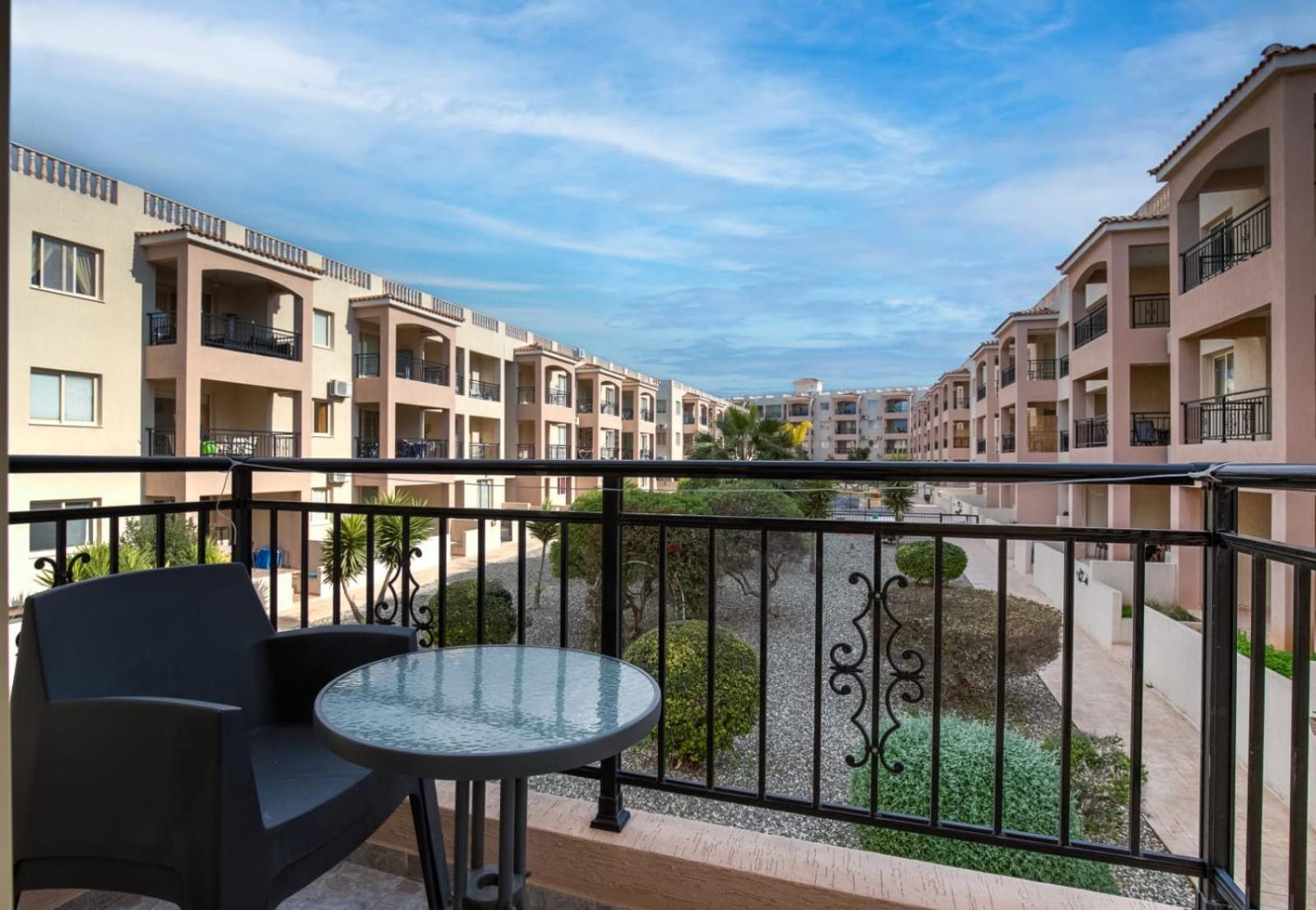 Sunny View - A Stunning Apartment With Private Rooftop Paphos Luaran gambar