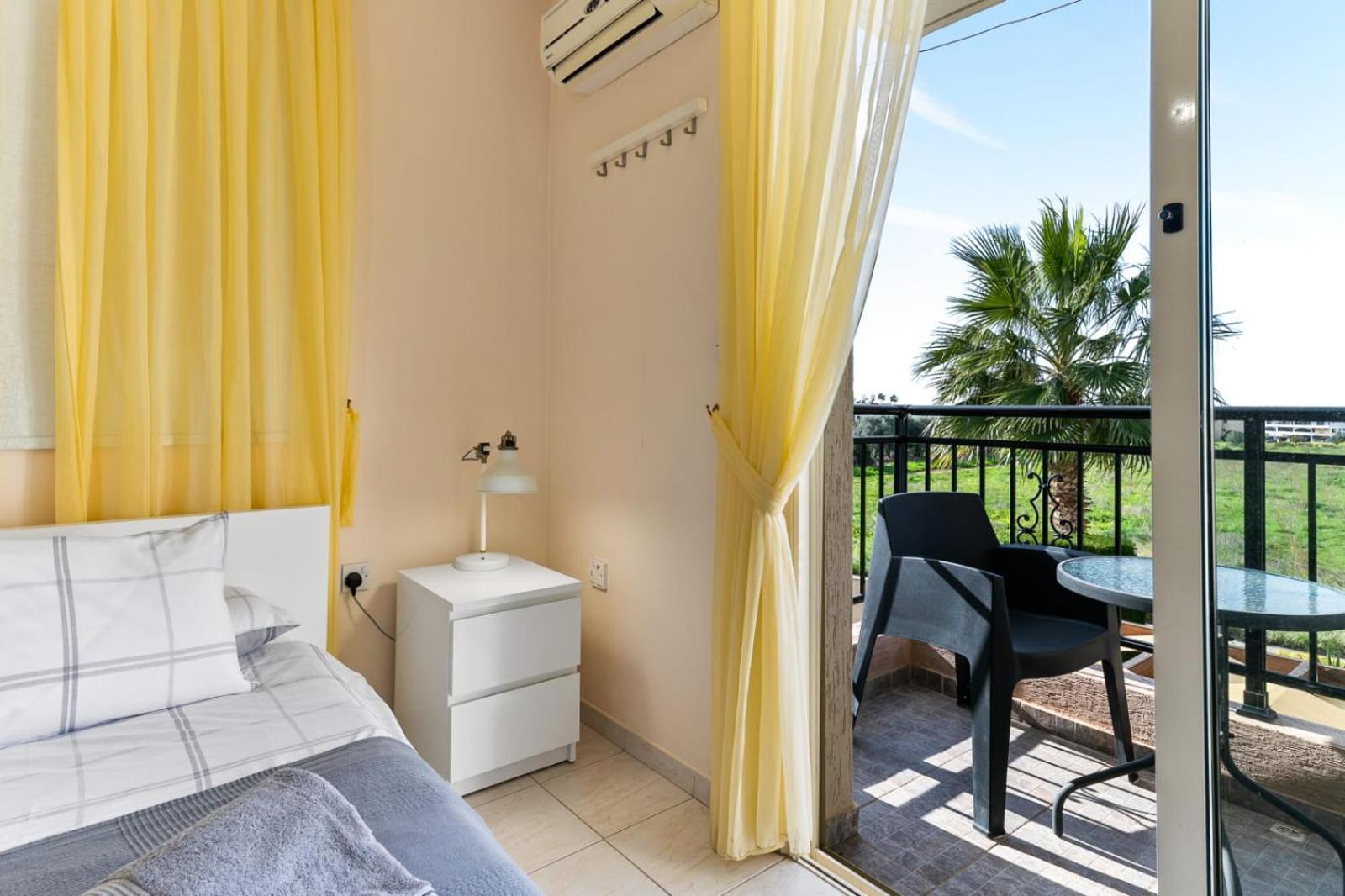 Sunny View - A Stunning Apartment With Private Rooftop Paphos Luaran gambar
