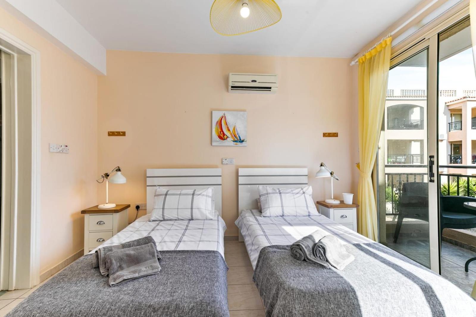 Sunny View - A Stunning Apartment With Private Rooftop Paphos Luaran gambar