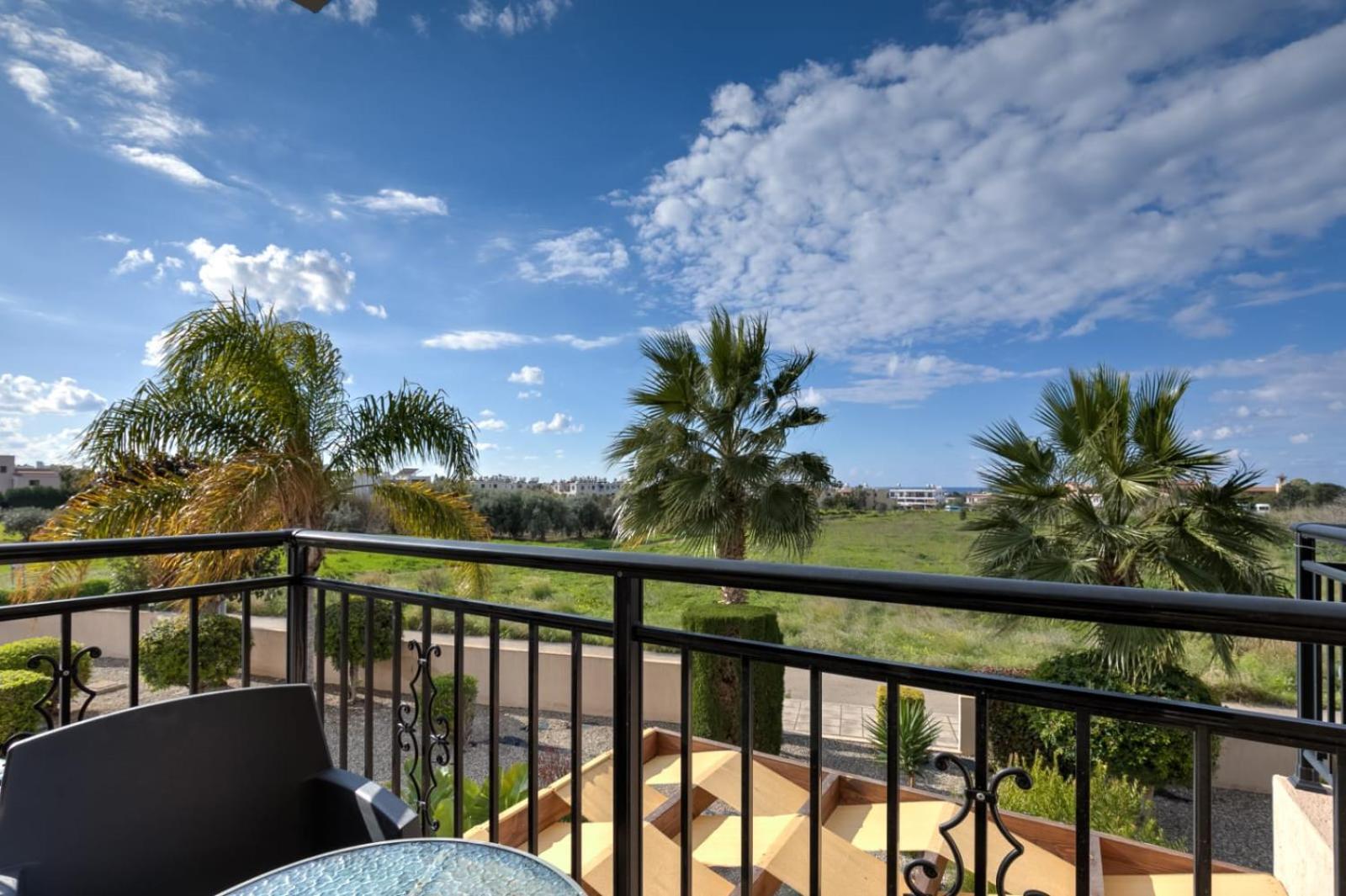 Sunny View - A Stunning Apartment With Private Rooftop Paphos Luaran gambar