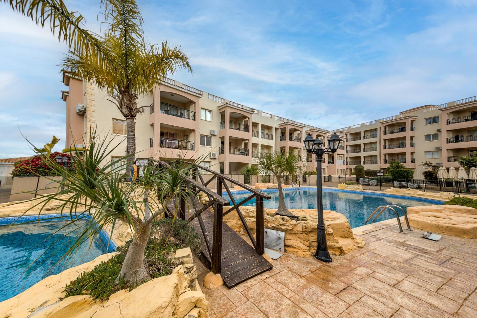 Sunny View - A Stunning Apartment With Private Rooftop Paphos Luaran gambar
