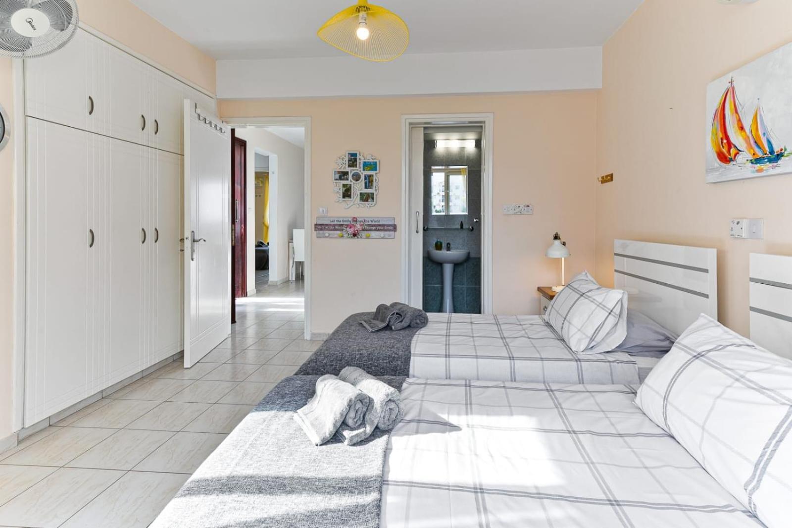 Sunny View - A Stunning Apartment With Private Rooftop Paphos Luaran gambar